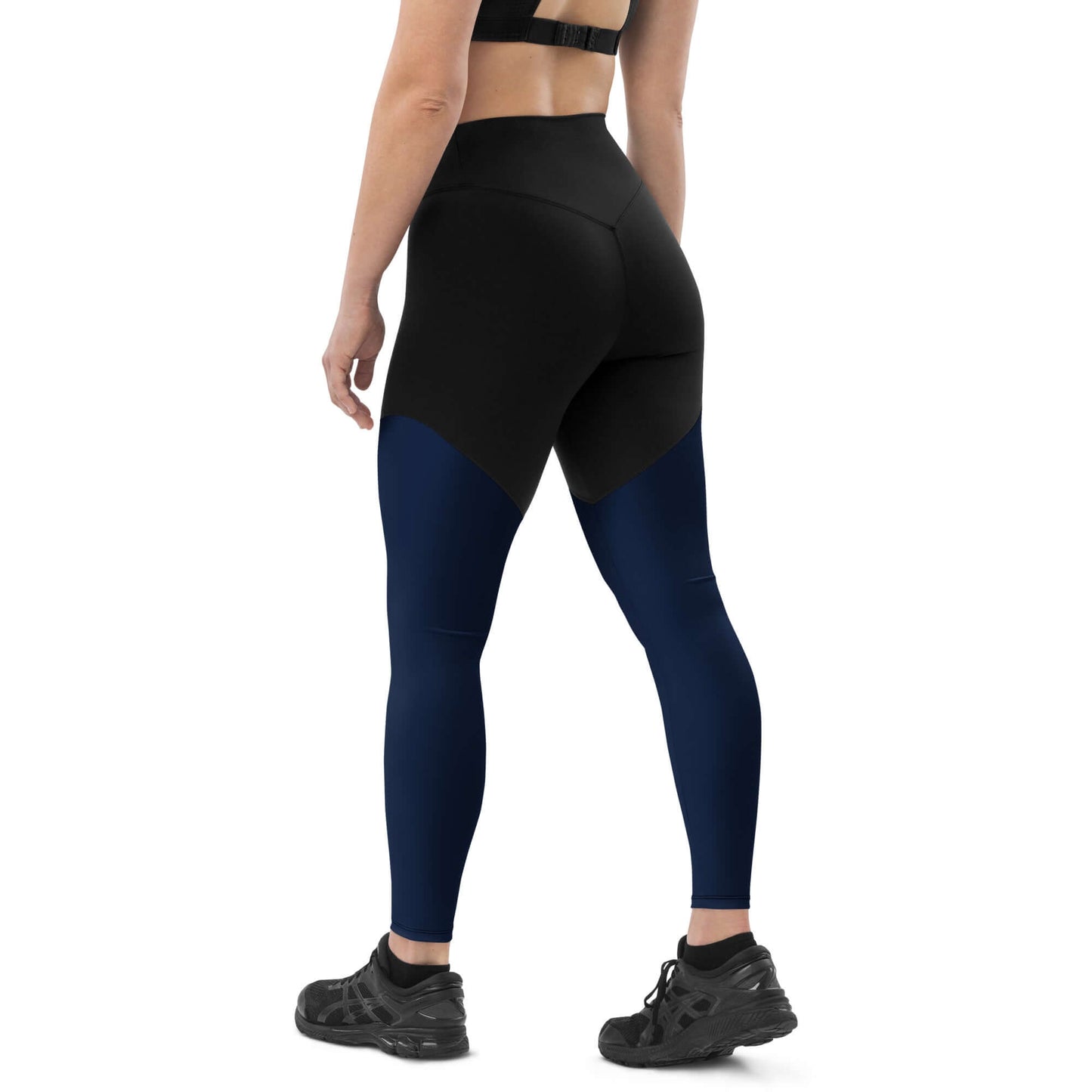 Woman wearing Sport-Leggings N°1 in black and blue, ideal for moderate to intense workouts.