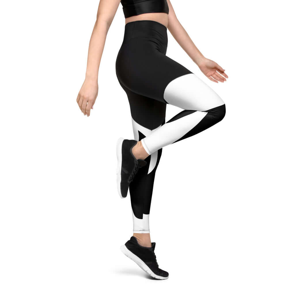 Sport-Leggings N°0 in a modern black and white design for active lifestyles, featuring high-quality compressed fabric for workouts.