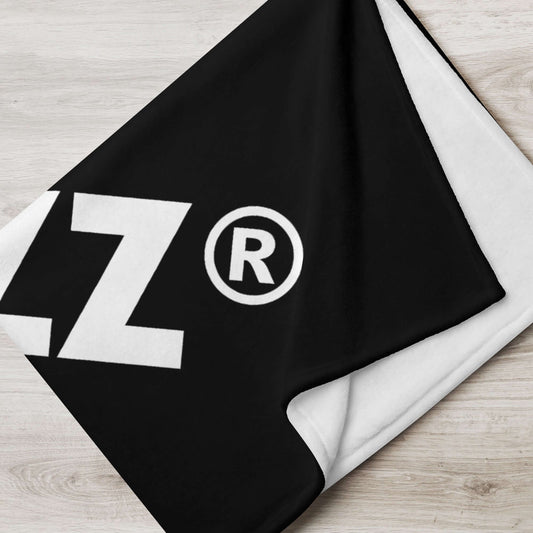 Black and white Tagesdecke with soft polyester fabric, showcasing a modern design. Perfect for adding style and comfort to your home.