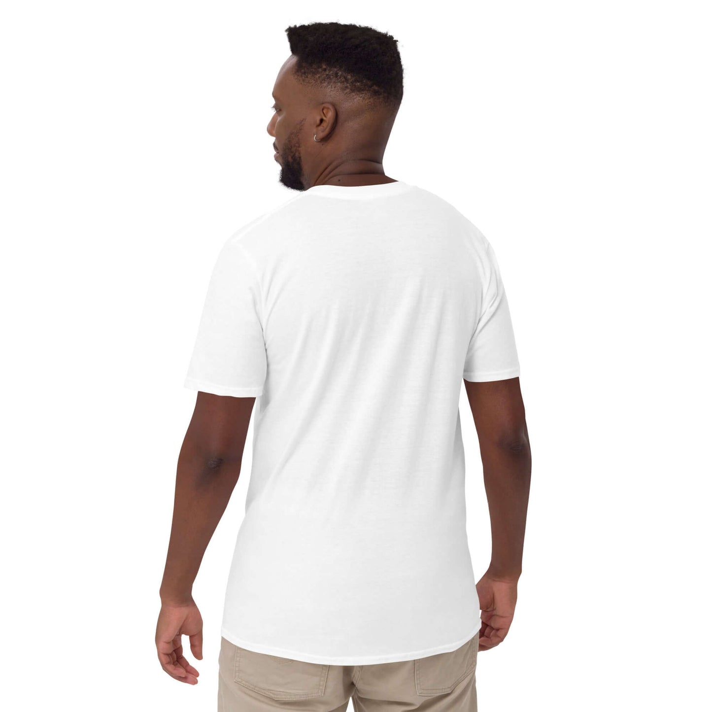 Person wearing a white Kurzärmeliges Unisex-T-Shirt N°6, showcasing back view, highlighting breathable fabric and casual fit.