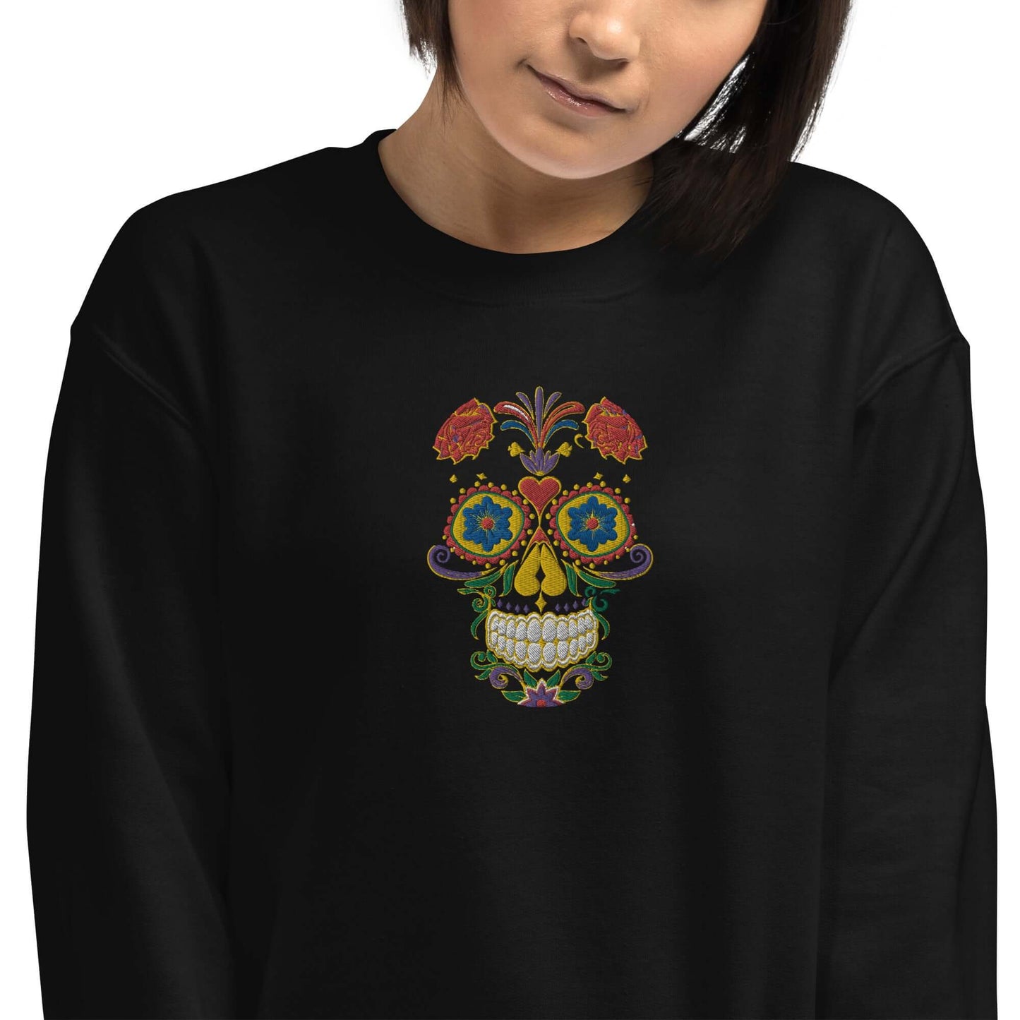 Person wearing a black pullover with an ornate colorful skull design, showcasing the Unisex-Pullover N°27.