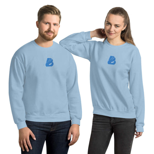 Unisex-Pullover N°26 worn by models, showcasing a durable and warm design ideal for cold months, made from 50% cotton and 50% polyester.