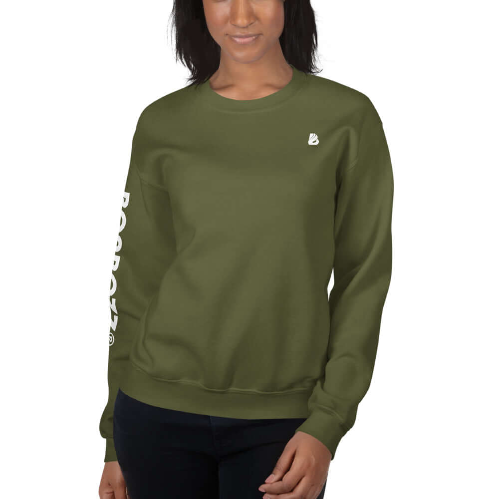 Unisex-Pullover N°13 in olive green showcasing durable and warm design, ideal for cold months, classic fit with soft air-spun yarn.