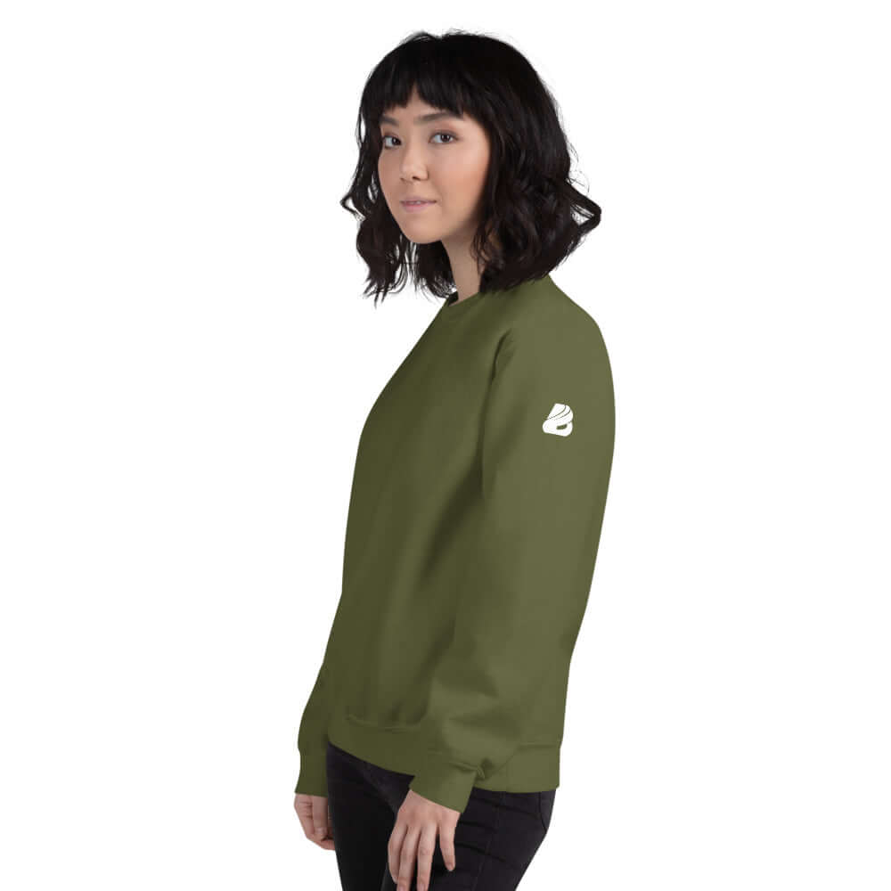 Alt Tag: Unisex-Pullover N°5 in olive green on a model, showcasing its classic fit and durability.