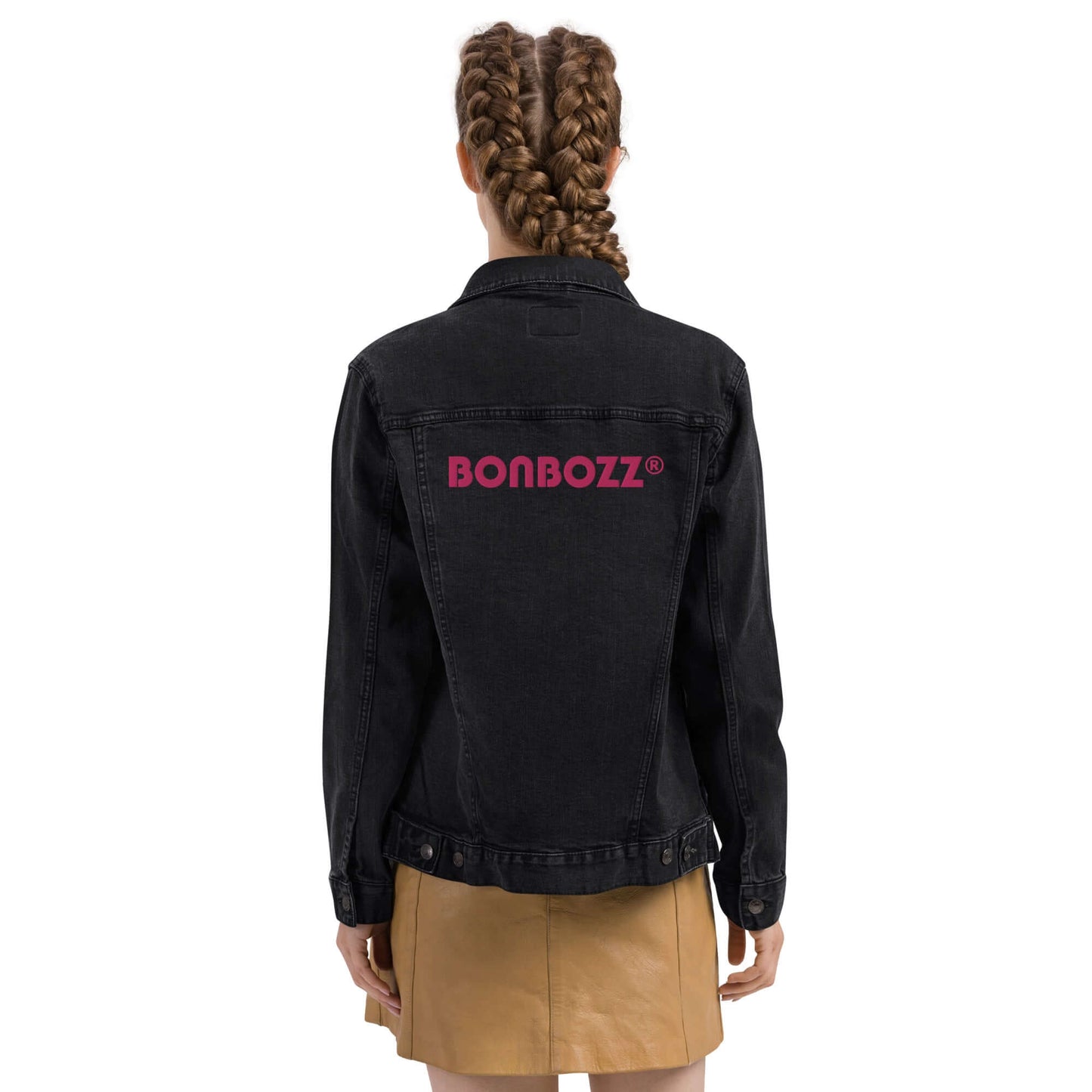 Unisex Jeansjacke N°0 in black with BONBOZZ® logo on back, perfect with T-shirts, hoodies, or dresses; stylish and versatile fashion piece.