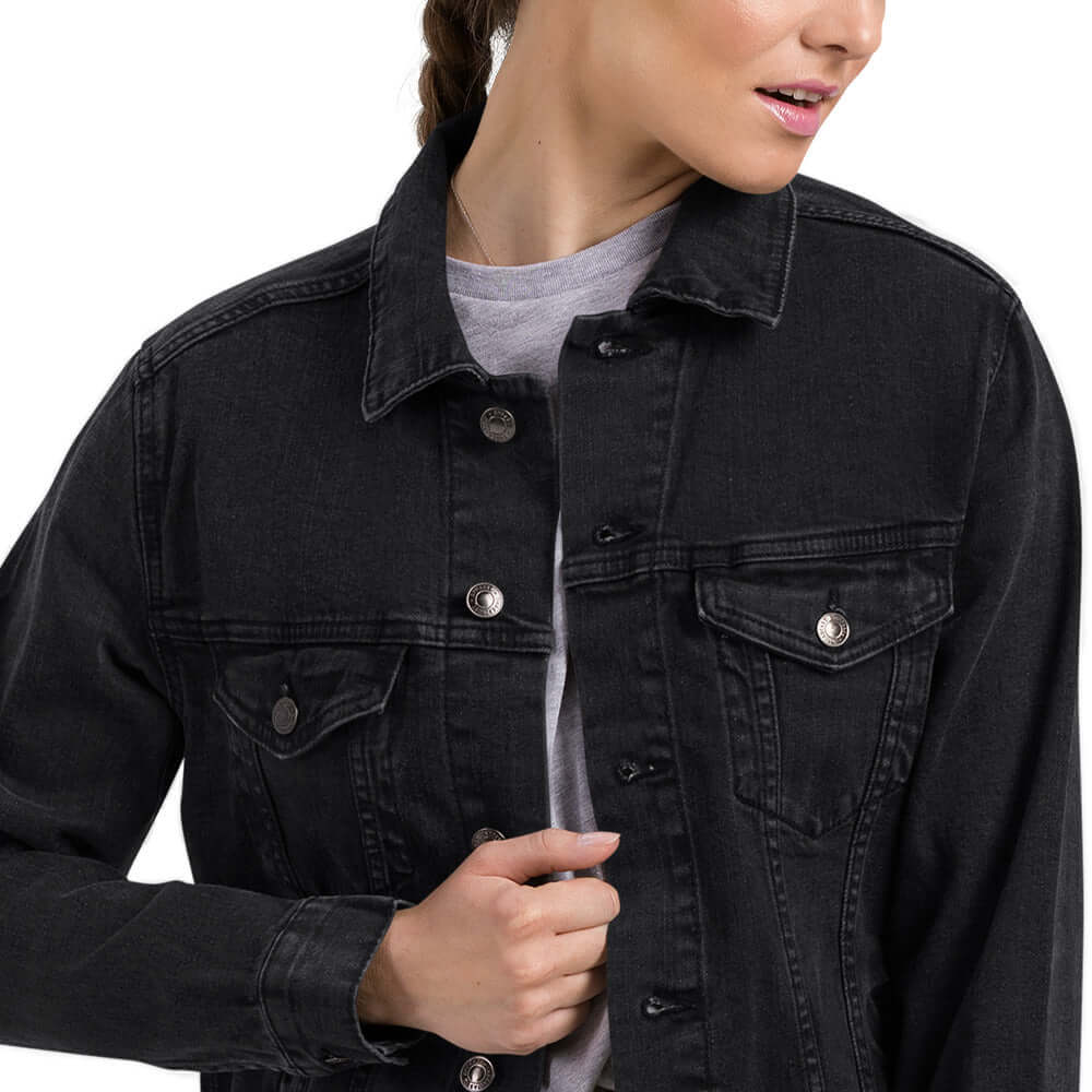 Unisex Jeansjacke N°0 in black, stylish denim jacket for men and women, featuring buttoned chest pockets, made of 99% cotton.