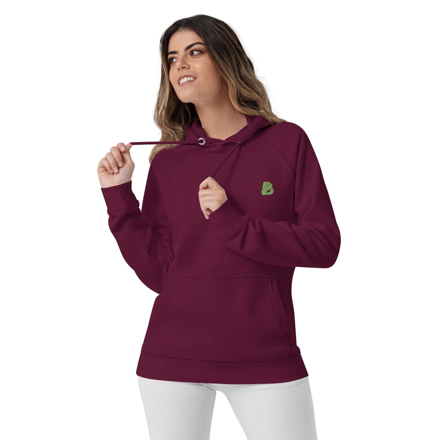 Model wearing Unisex Bio-Raglan-Hoodie N°0 in maroon with logo, showcasing soft material and comfortable fit.