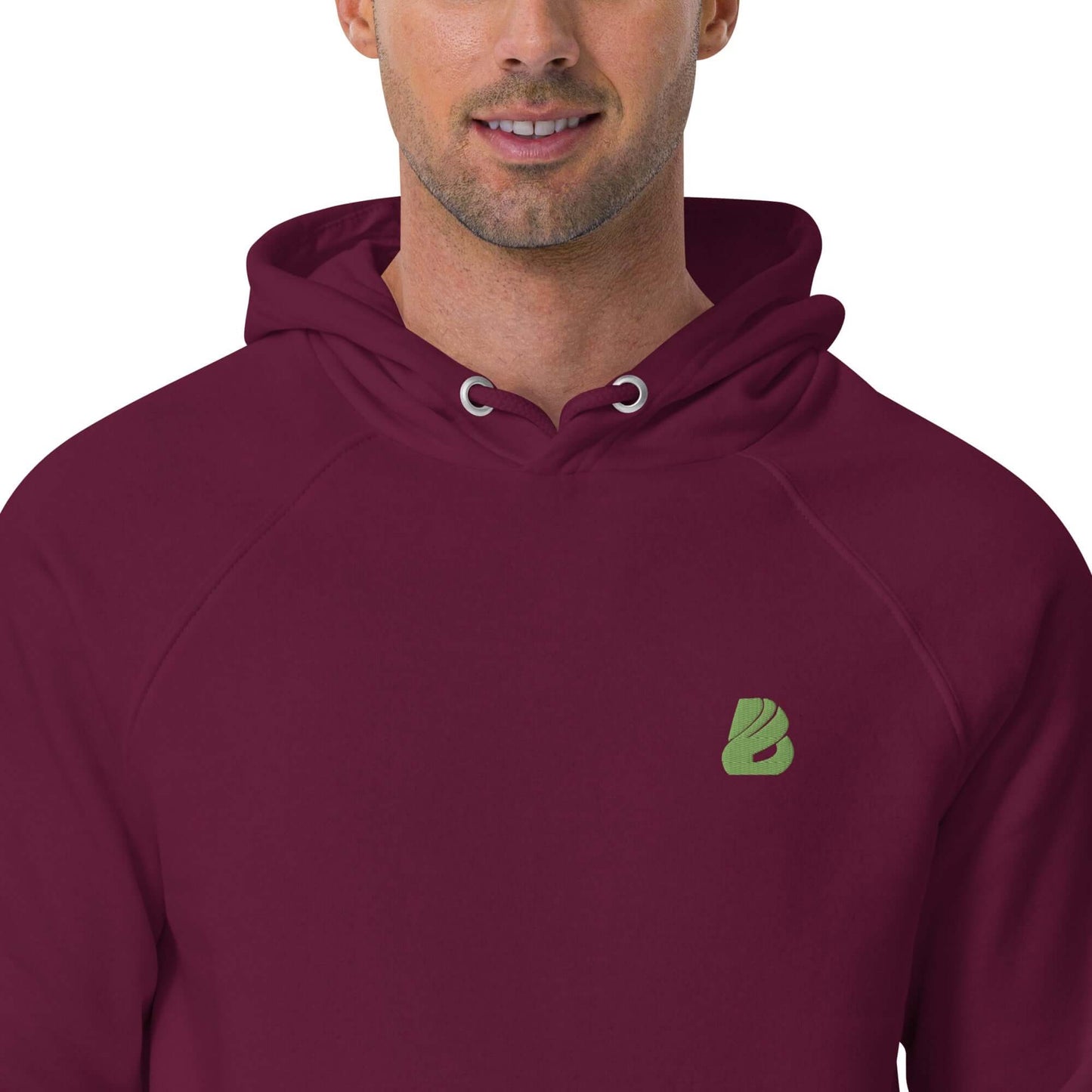 Model wearing Unisex Bio-Raglan-Hoodie N°0 in maroon with logo detail