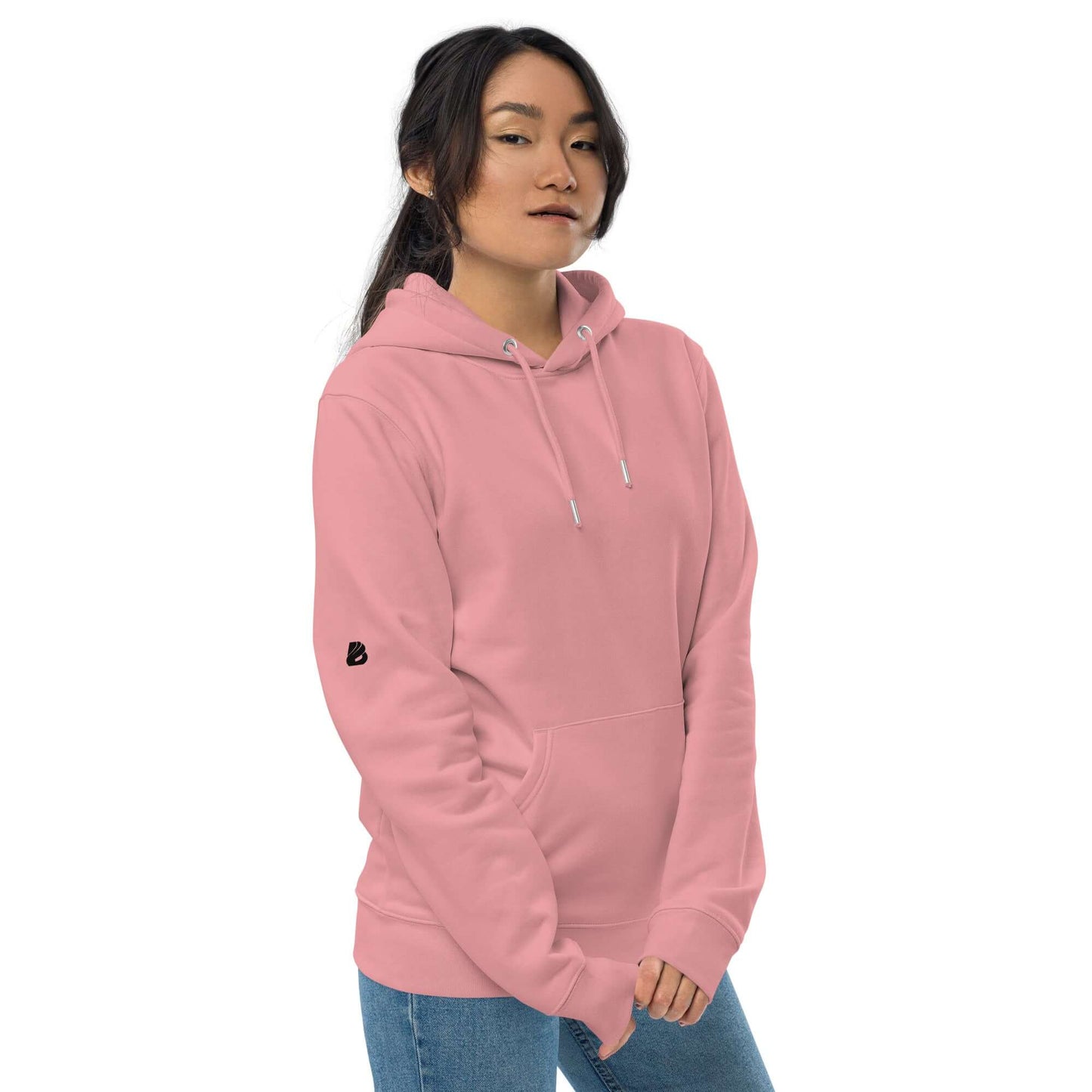 Umweltfreundlicher Unisex-Kapuzenpullover N°1 in Rosa, getragen von einer Person, mit zweilagiger Kapuze und Vordertasche.