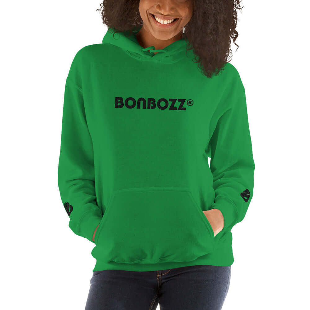 Green Unisex-Kapuzenpullover N°46 with hood and kangaroo pocket, perfect for cozy evenings. Made from soft, durable cotton-poly blend.