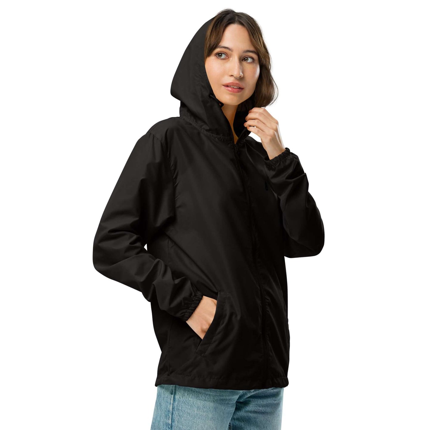 Woman wearing black Leichter Unisex-Windbreaker mit Reißverschluss N°0, lightweight and waterproof, ideal for outdoor adventures.