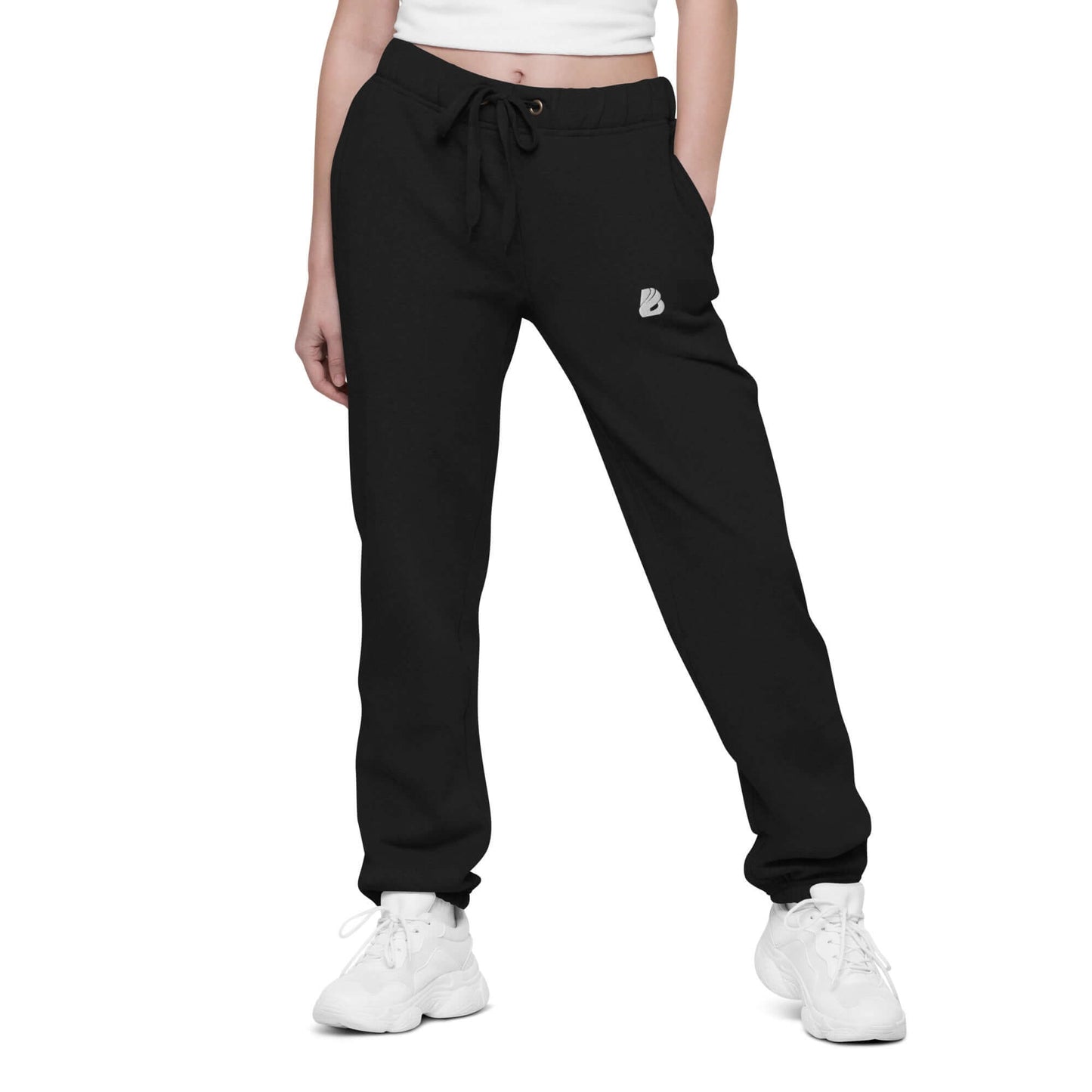 Unisex Jogginghose mit lockerer Passform N°0 in Schwarz, getragen von Person mit weißem Oberteil und weißen Sneakers, lockere und bequeme Passform.