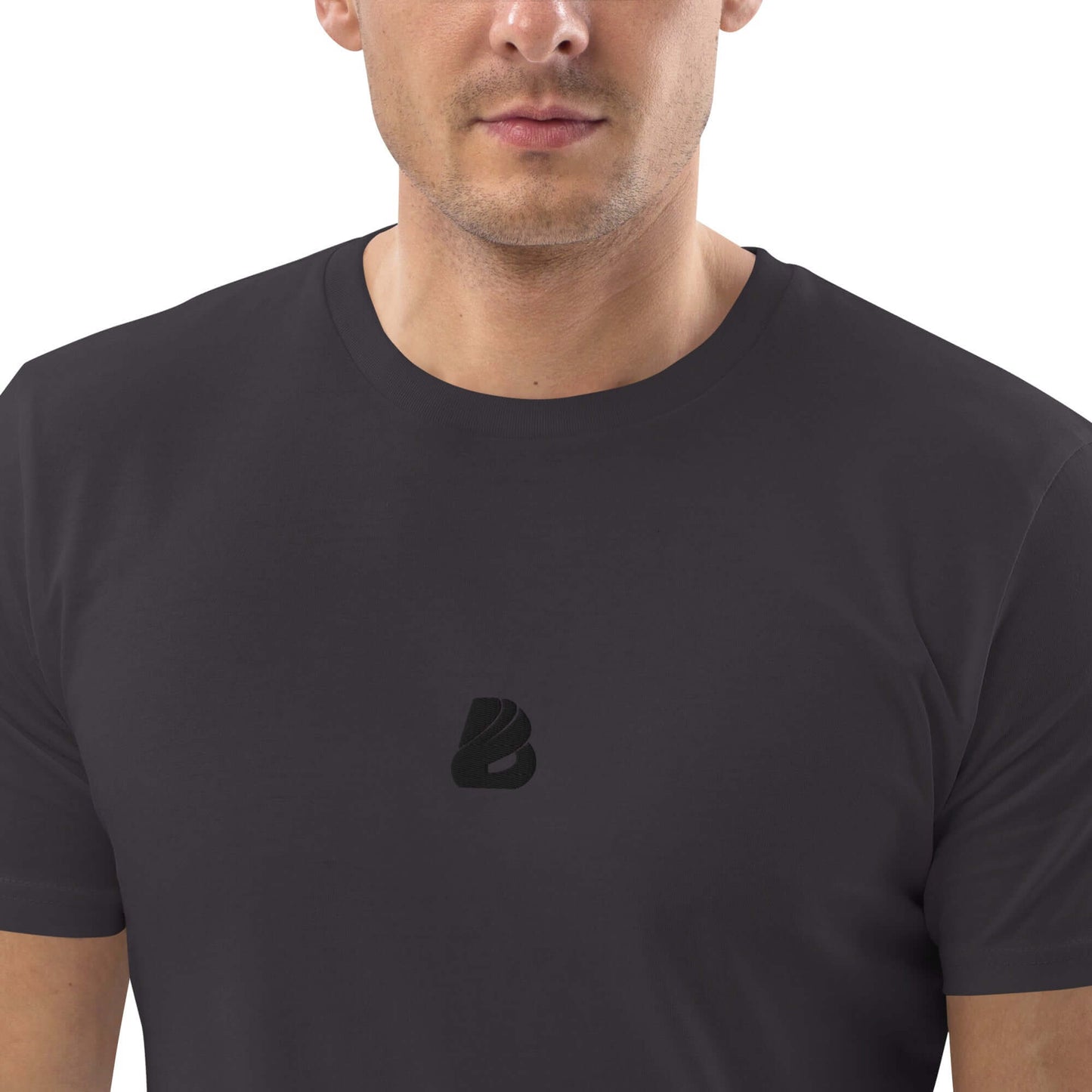 Model wearing Unisex-Bio-Baumwoll-T-Shirt N°0, made of 100% organic ring-spun cotton, black color, medium fit, eco-friendly fashion