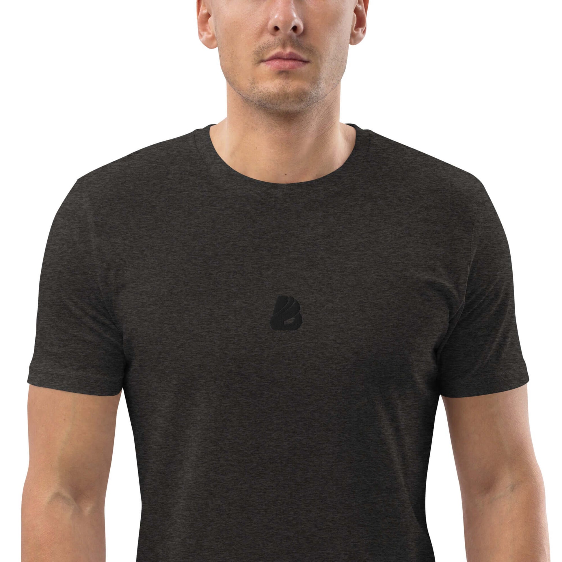 Unisex-Bio-Baumwoll-T-Shirt N°0 in black, made from 100% organic cotton. Eco-friendly fashion, medium-fit, single jersey design.