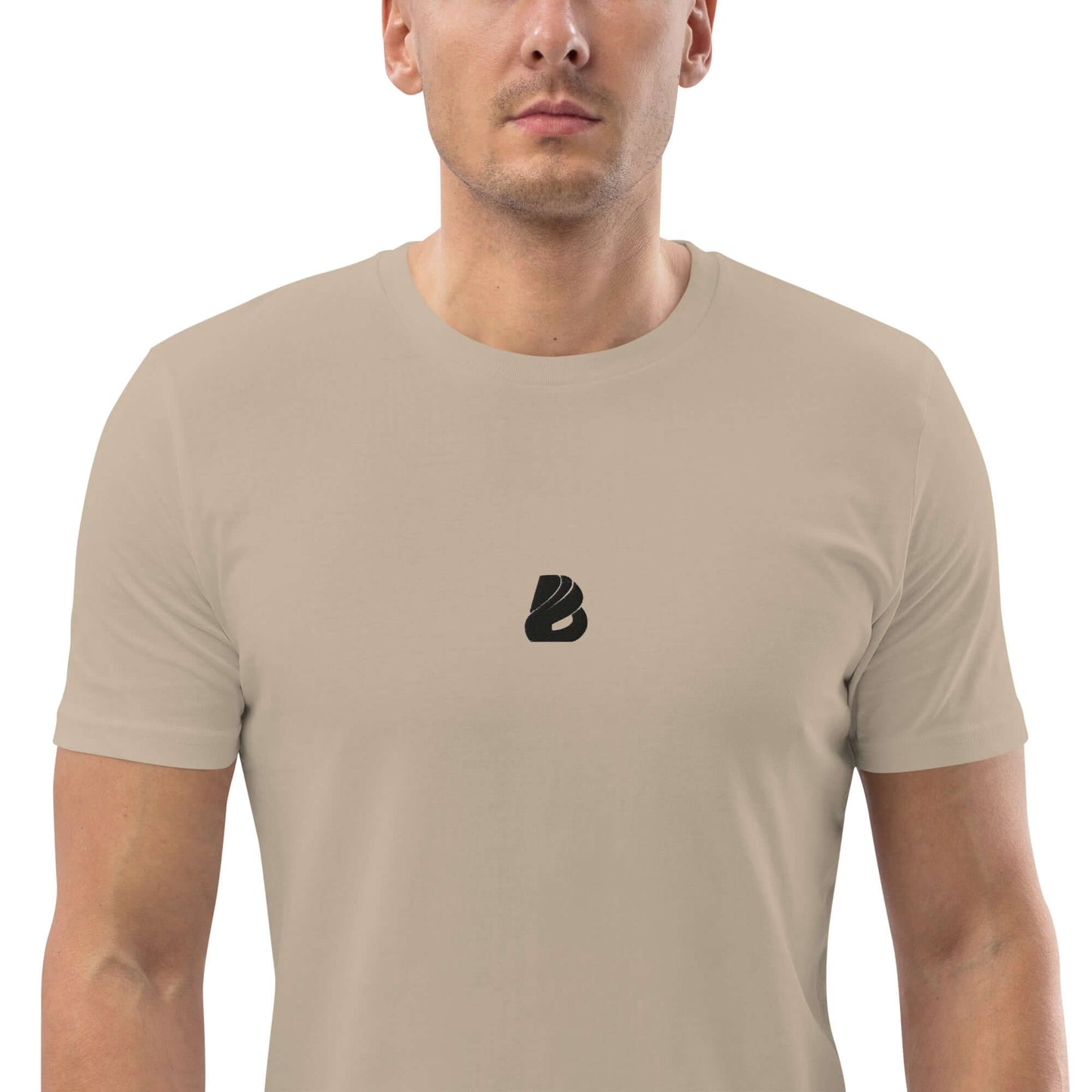 Unisex-Bio-Baumwoll-T-Shirt N°0 made from 100% organic cotton, beige color, worn by a male model, eco-friendly fashion.