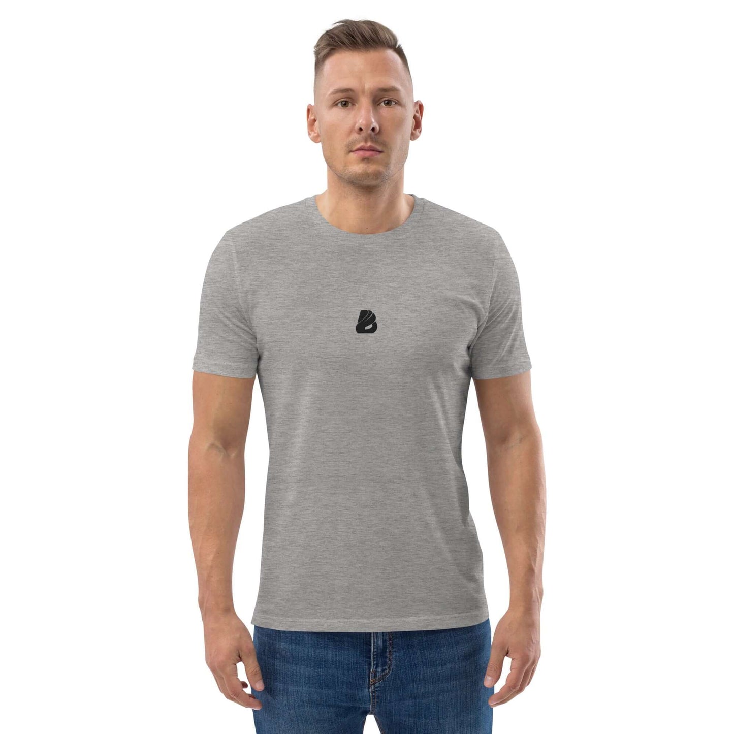 Unisex-Bio-Baumwoll-T-Shirt N°0 in gray, made from 100% organic cotton, worn by a male model.