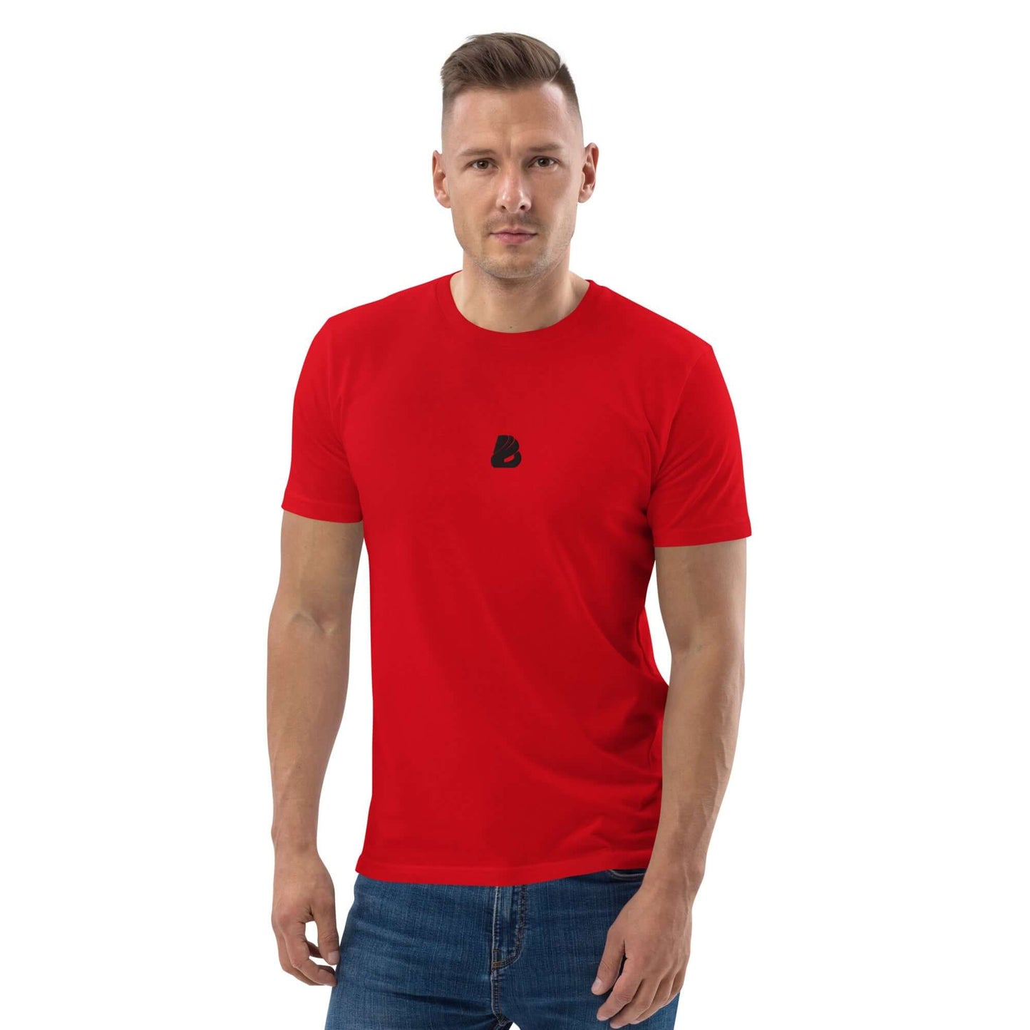Model wearing Unisex-Bio-Baumwoll-T-Shirt N°0 in red, made from 100% organic cotton, showcasing sustainable fashion.