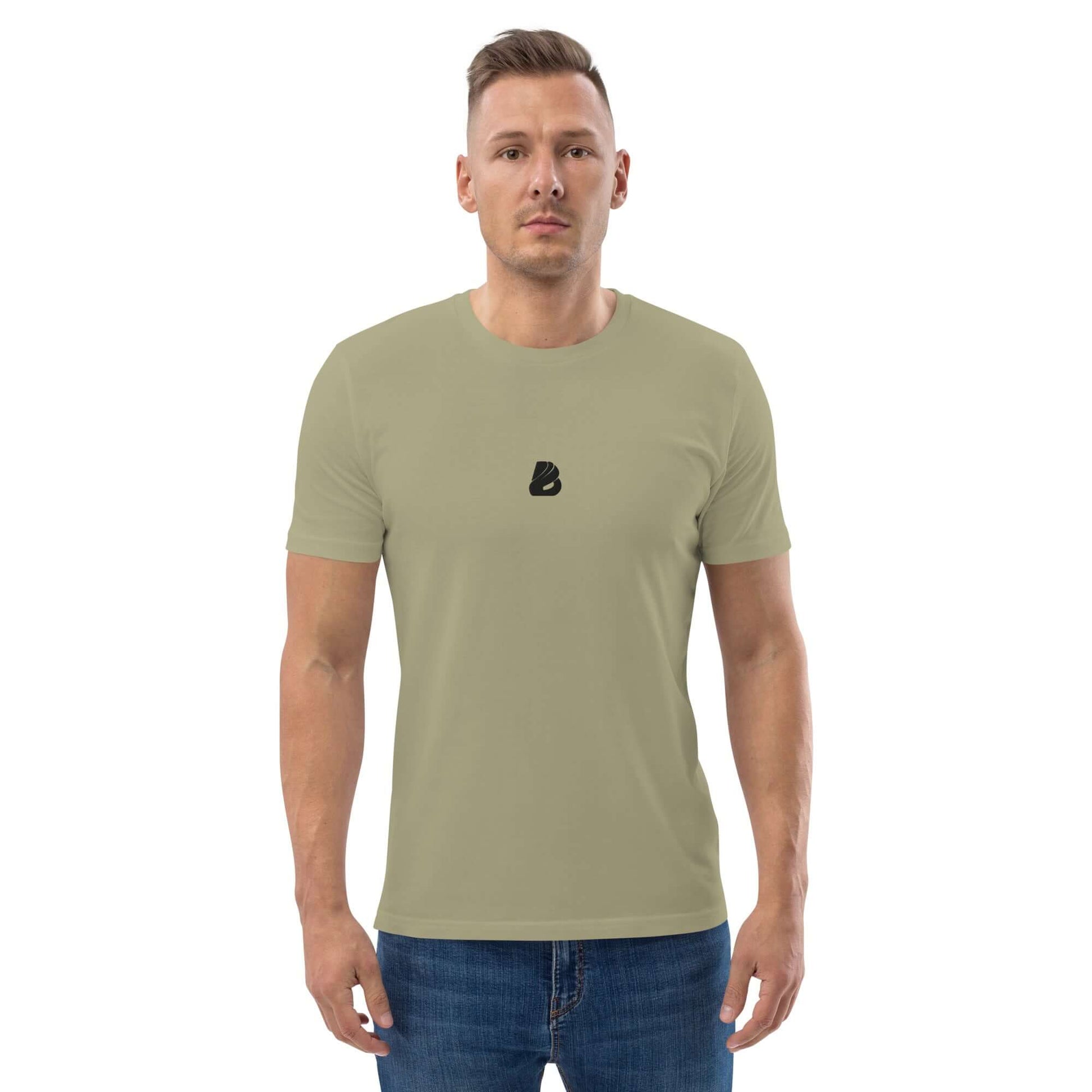 Model wearing Unisex-Bio-Baumwoll-T-Shirt N°0 in light green, made from 100% organic cotton, eco-friendly and comfortable design.