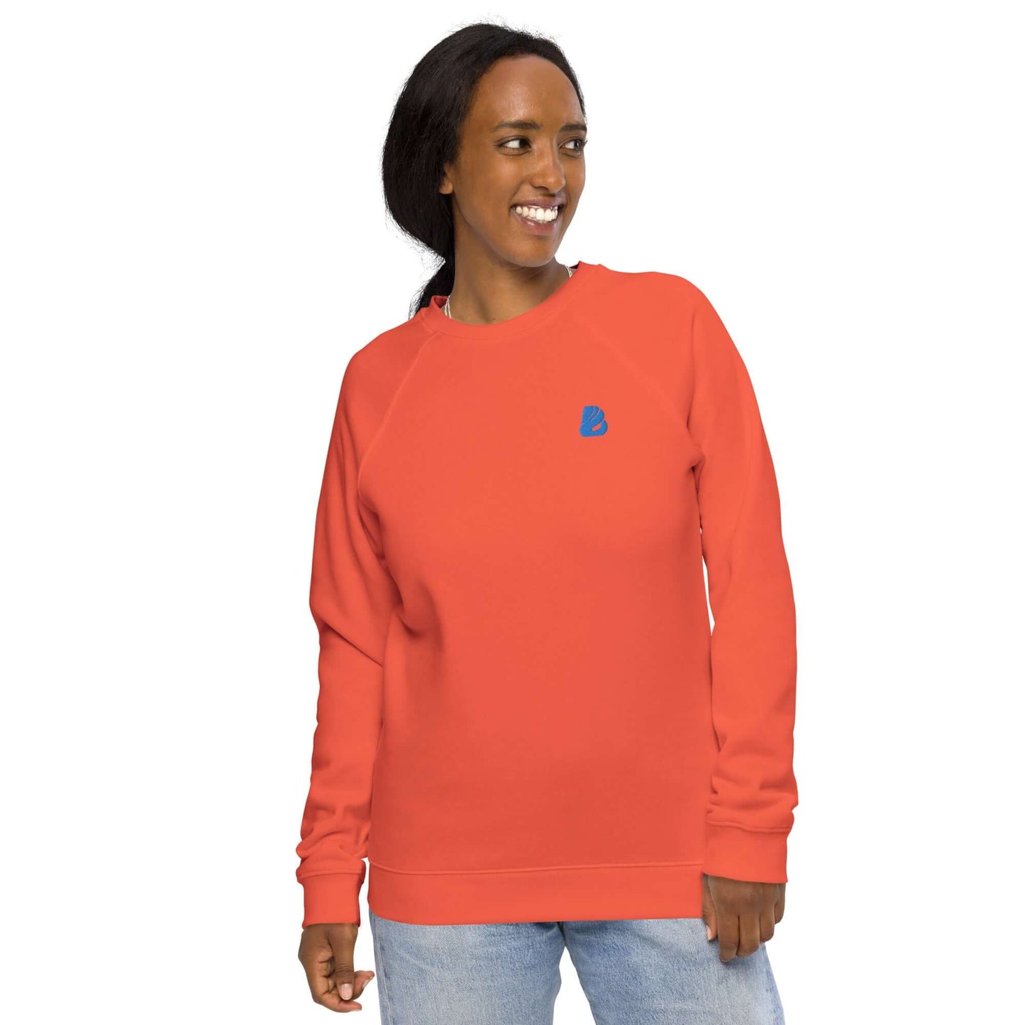 Person wearing a red Unisex Bio-Raglan-Pullover N°1, made from 100% organic cotton, showcasing comfort and style.