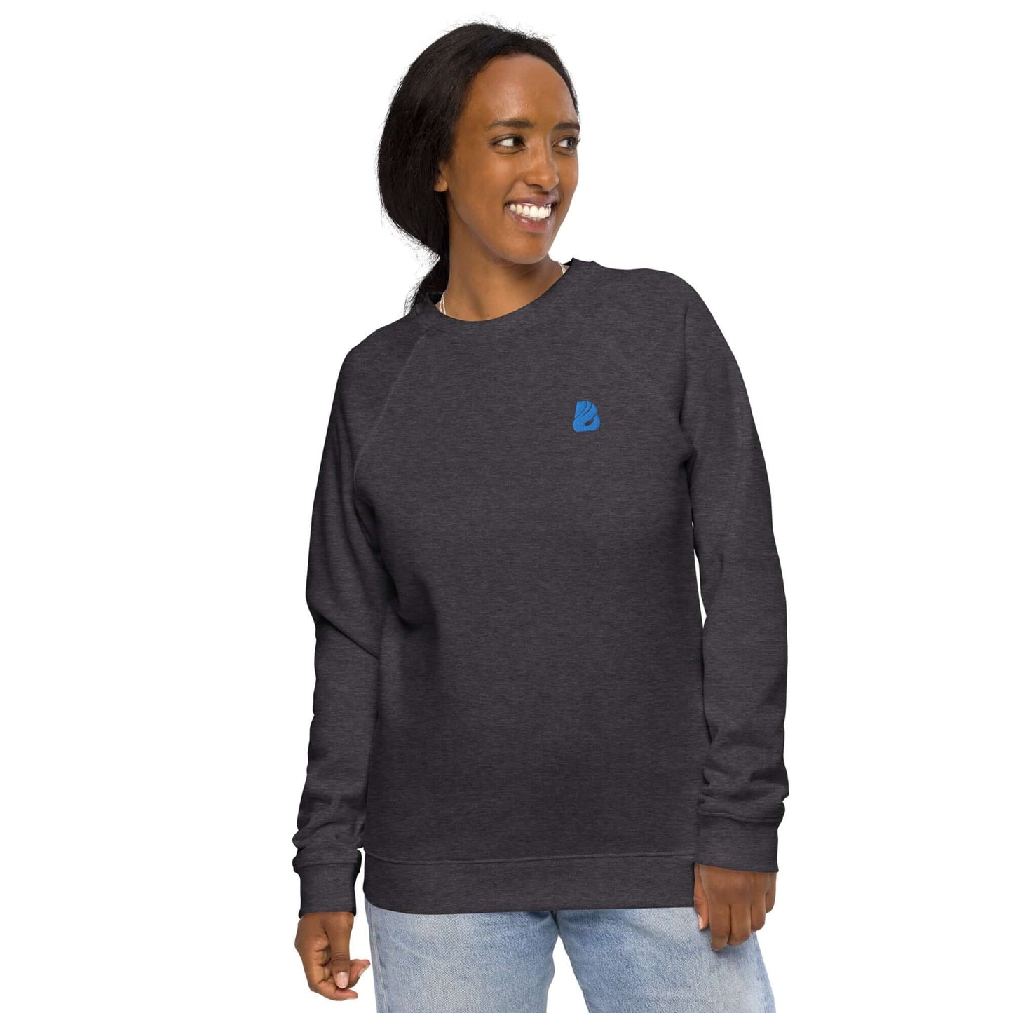 Person wearing Unisex Bio-Raglan-Pullover N°1, dark gray, 100% organic cotton, soft fleece interior.