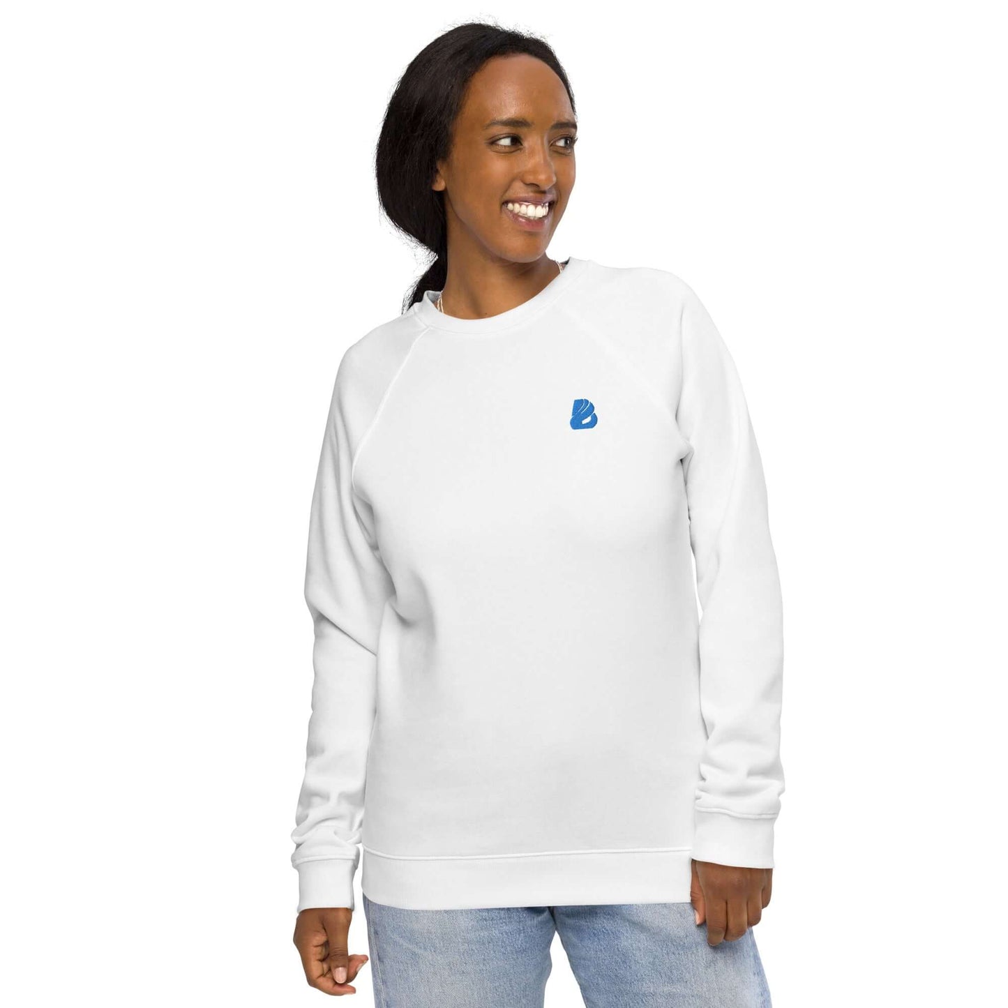 Person wearing a white Unisex Bio-Raglan-Pullover N°1, featuring brushed fleece lining and 100% organic cotton exterior for comfort and style.