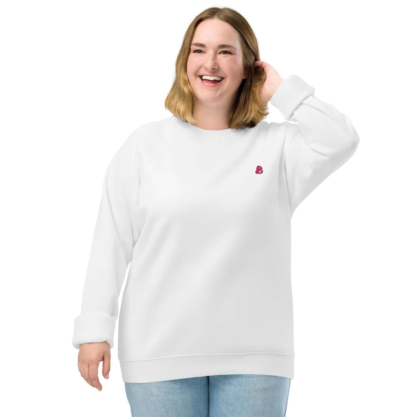 Person wearing Unisex Bio-Raglan-Pullover N°2 in white with comfort fleece lining for style and coziness.