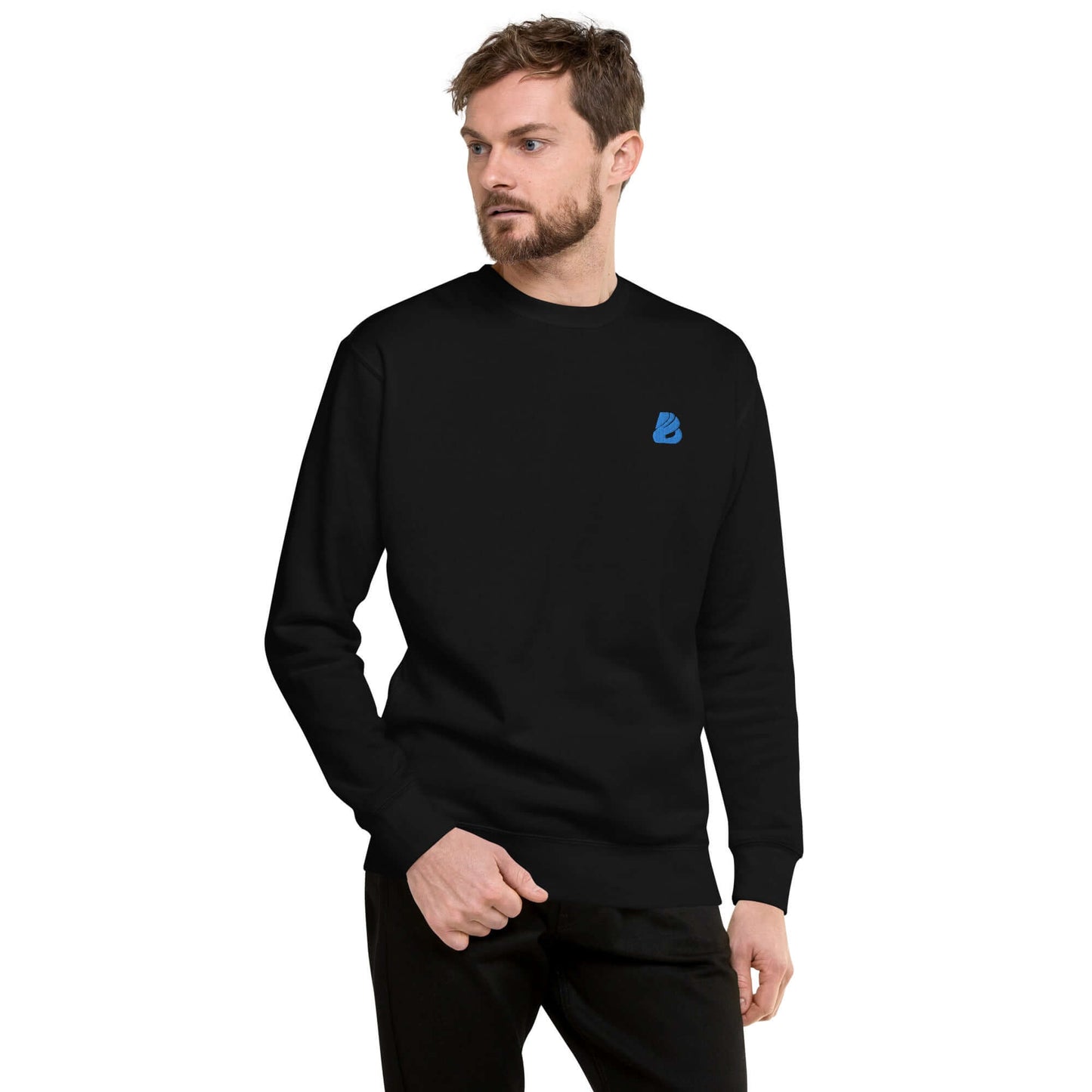 Model wearing Unisex-Premium-Pullover N°0, classic ribbed crew neck, soft fleece, streetwear style, long sleeves, flat hem, black color.