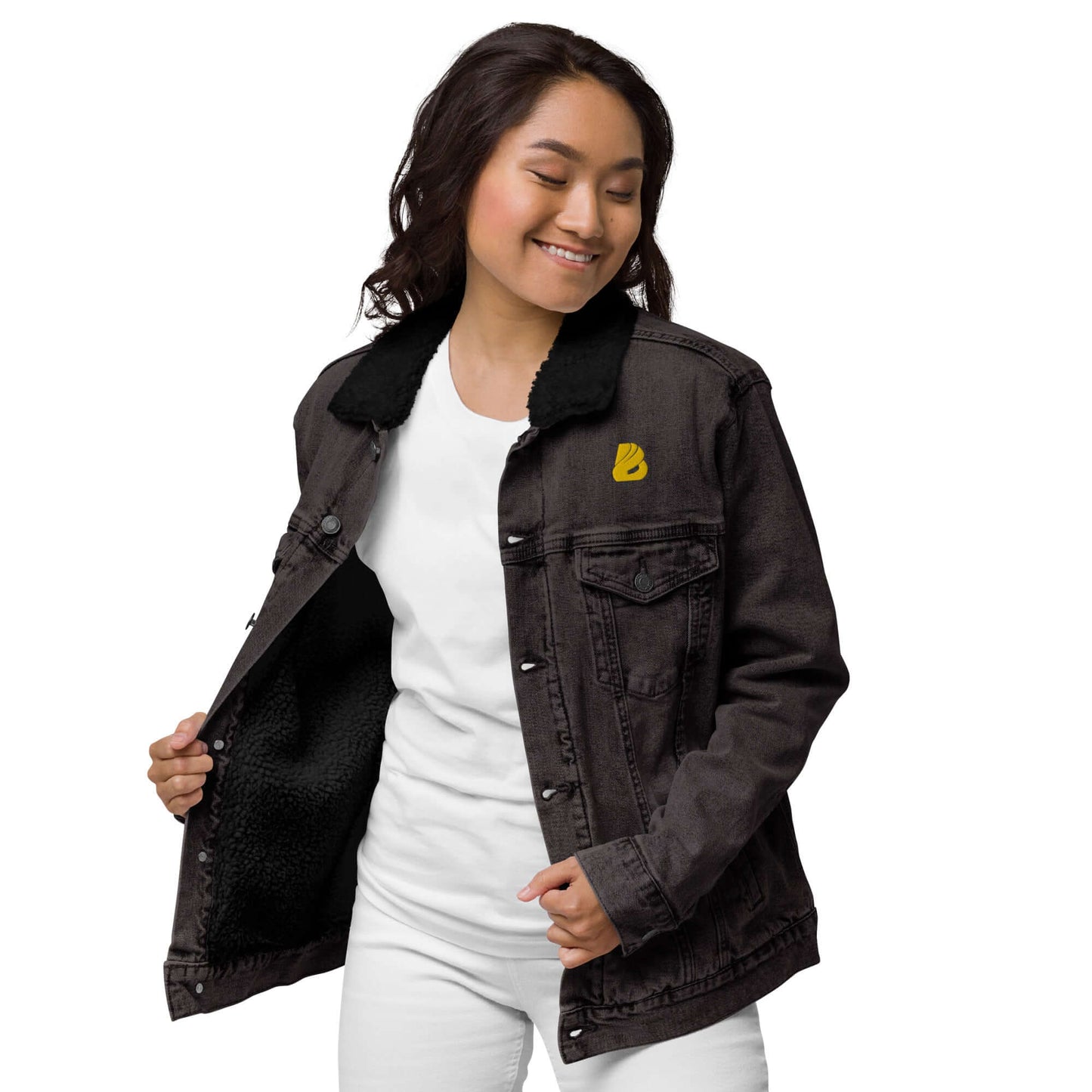 Smiling person wearing Unisex Sherpa Jeansjacke N°0 with sherpa lining, sustainable fashion, black denim jacket for all seasons.