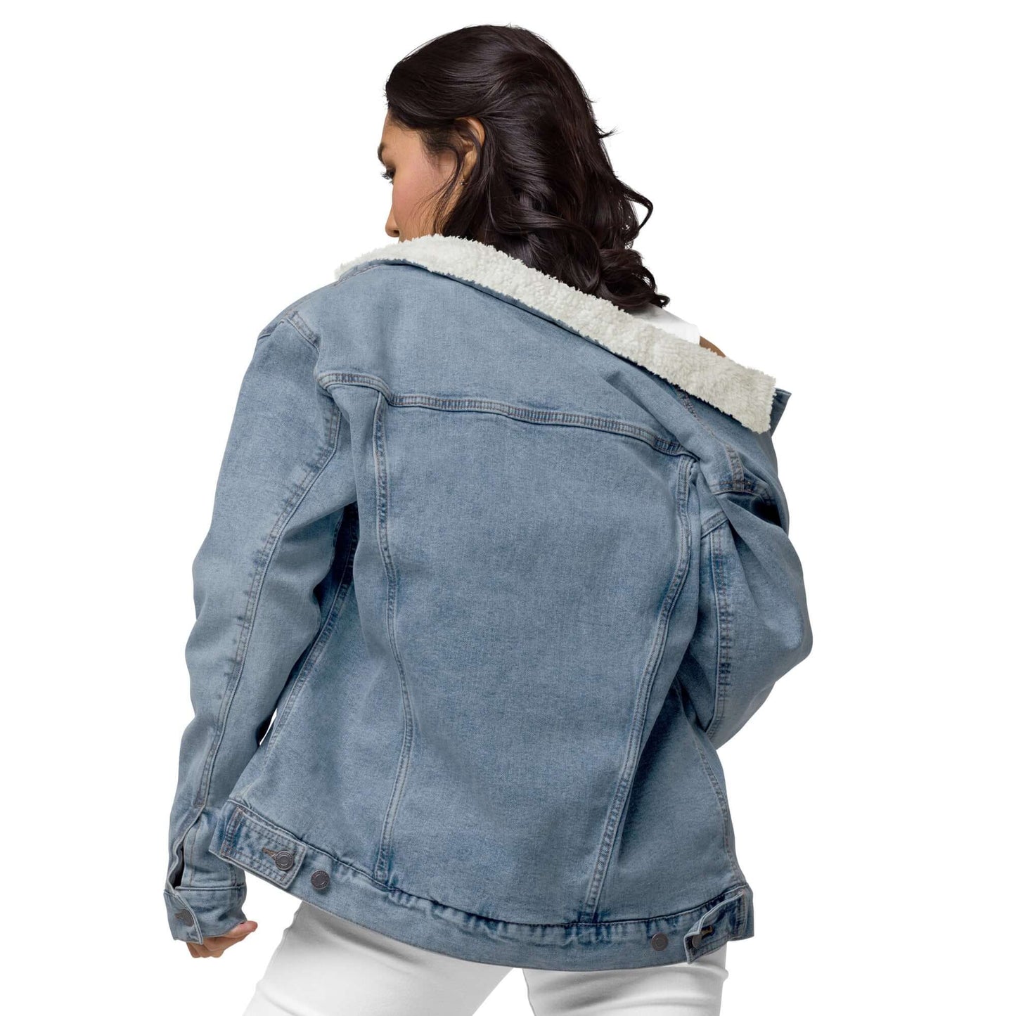 Model wearing Unisex Sherpa Jeansjacke N°0 showing back details with warm Sherpa lining