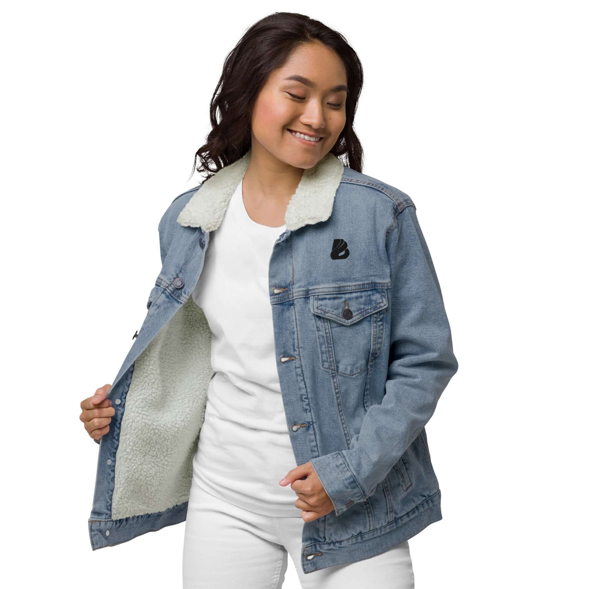Woman wearing Unisex Sherpa Jeansjacke N°2 with cozy sherpa lining and stylish denim design, perfect for all seasons.