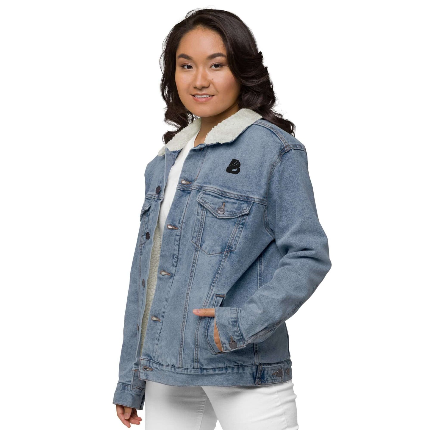 Model wearing Unisex Sherpa Jeansjacke N°2, classic denim jacket lined with Sherpa for warmth, eco-friendly recycled material.