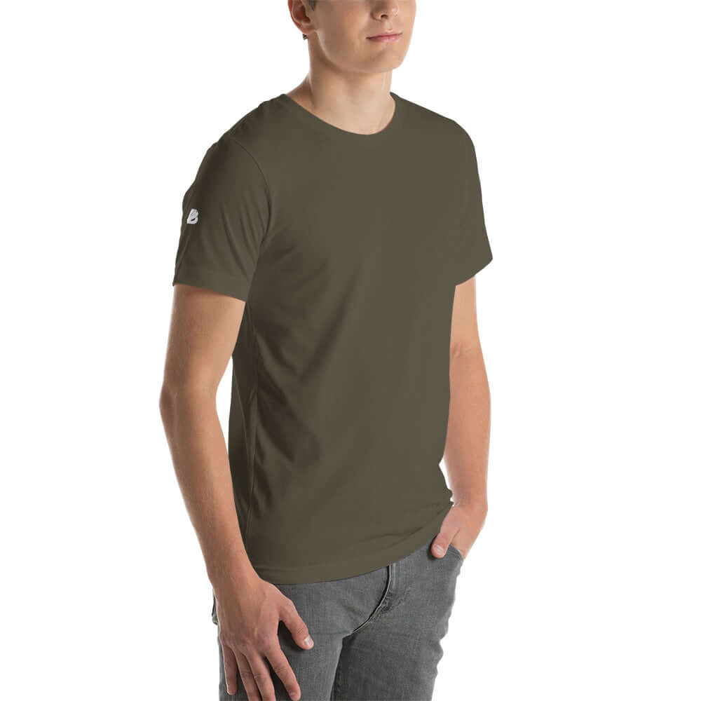 Unisex-T-Shirt N°0 in olive color, soft and lightweight, perfect fit, shown on model, made of 100% cotton, ideal for casual wear.