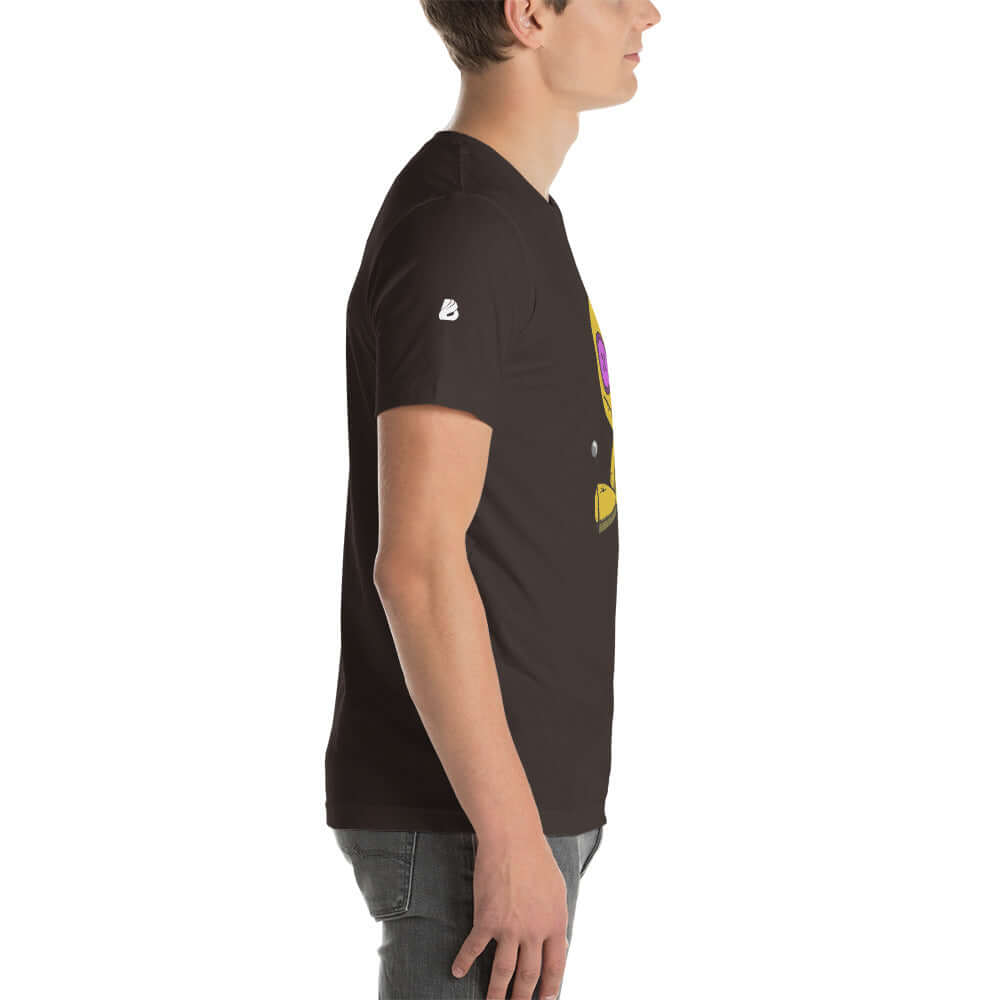 Side view of Kurzärmeliges Unisex-T-Shirt N°3 in black, showcasing soft and lightweight fabric, perfect for everyday comfort and style.