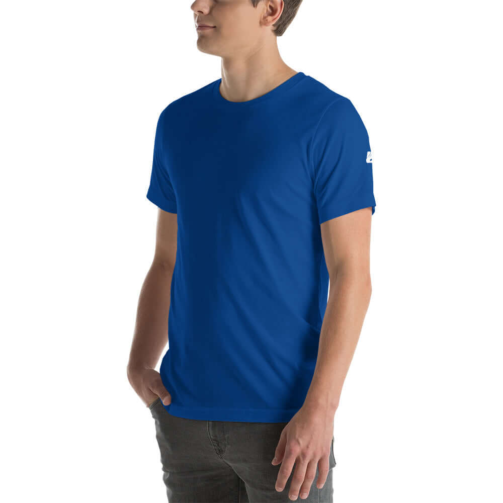 Man wearing blue Unisex-T-Shirt N°0, showcasing its soft and lightweight 100% cotton fabric.