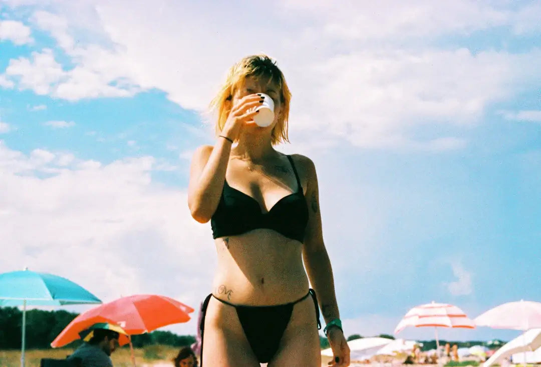 Hübsche Bikinis und Badeanzüge für jeden Stil