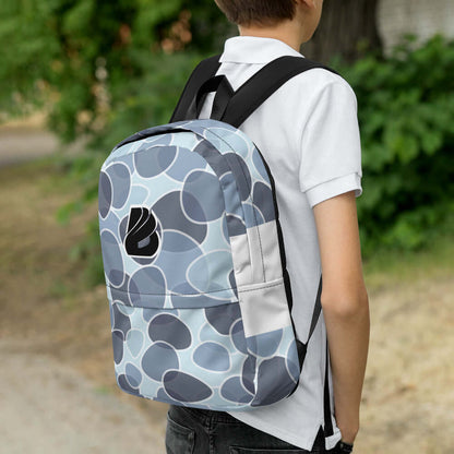 Person wearing Rucksack N°5, a medium-sized waterproof backpack, ideal for daily use and sports, with laptop pocket.