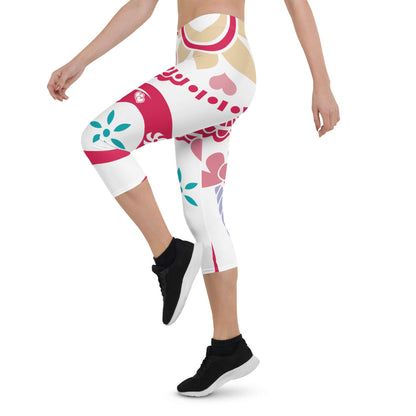 Person wearing patterned Capri-Leggings N°4, showcasing four-way stretch fabric and comfort.