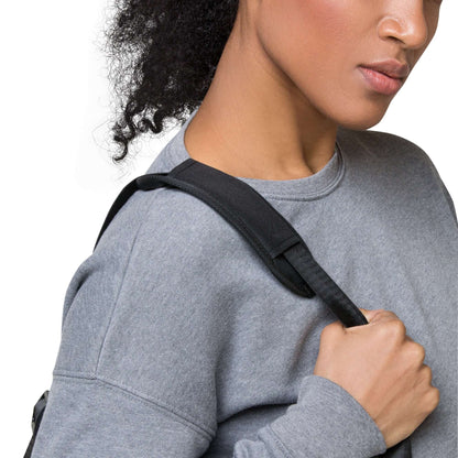 Woman carrying Weekender N°29 with padded adjustable strap for comfort.