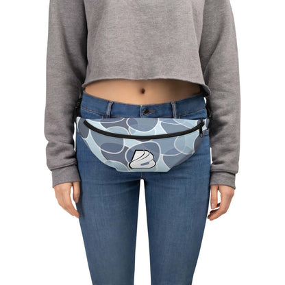 Stylish Gürteltasche N°31 worn by model, featuring adjustable strap and inner pocket, ideal for festivals and travel. 100% polyester.