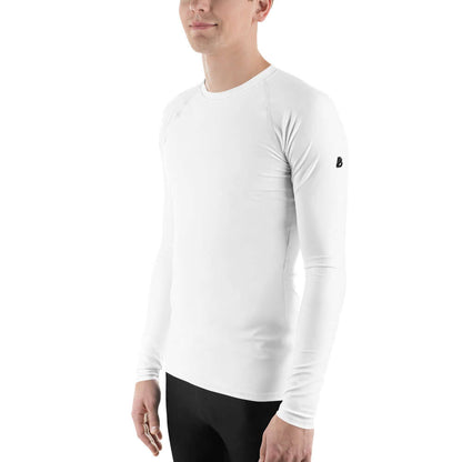 Herren-Rash-Guard N°32 in white displayed on a model, offering sun, wind, and sand protection with stretchy long sleeves.