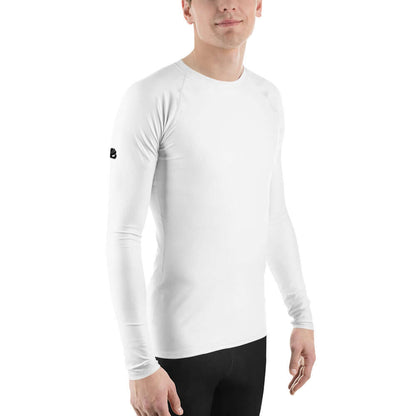 Man wearing Herren-Rash-Guard N°32 long sleeve white rash guard for sun and weather protection.