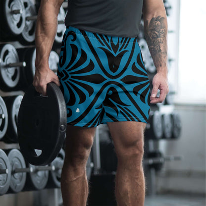 Mann beim Heben von Gewichten in Recycelte Sport-Shorts für Herren N°2 im Fitnessstudio vor Hanteln