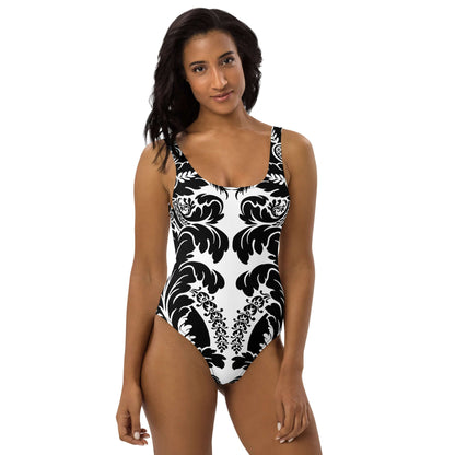 Model wearing Einteiliger Badeanzug N°21 with black and white pattern, flattering fit, and chlorbeständiges textile posing confidently.