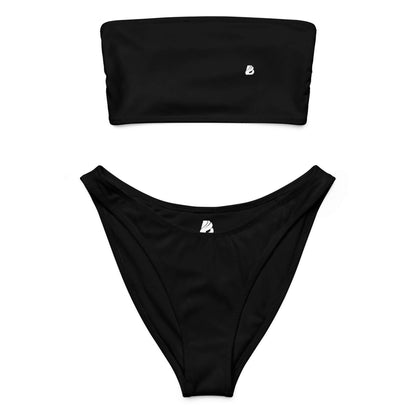 Recycelter Bandeau-Bikini mit Allover-Druck, ideal zum Sonnenbaden und Entspannen am Strand oder Pool, weich und figurbetonend.