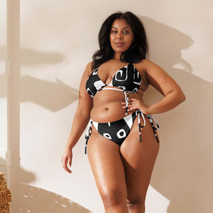 Model wearing Recycelter Schnürbikini N°0 with black and white print, showcasing soft, stretchy material and stylish tie-straps.