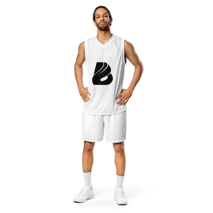 Person wearing Recyceltes Unisex-Basketballtrikot N°0 in white, hands on hips, showing front view with black logo.