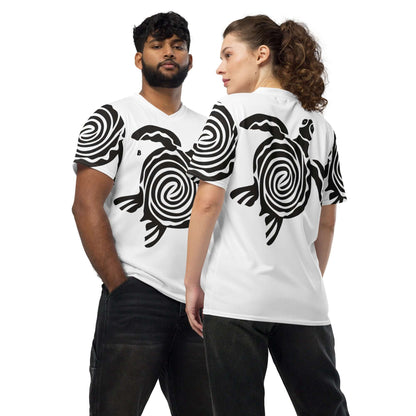 Two models wearing Recyceltes Unisex-Trikot mit Allover-Druck N°0 showing detailed spiral pattern and breathable fabric.