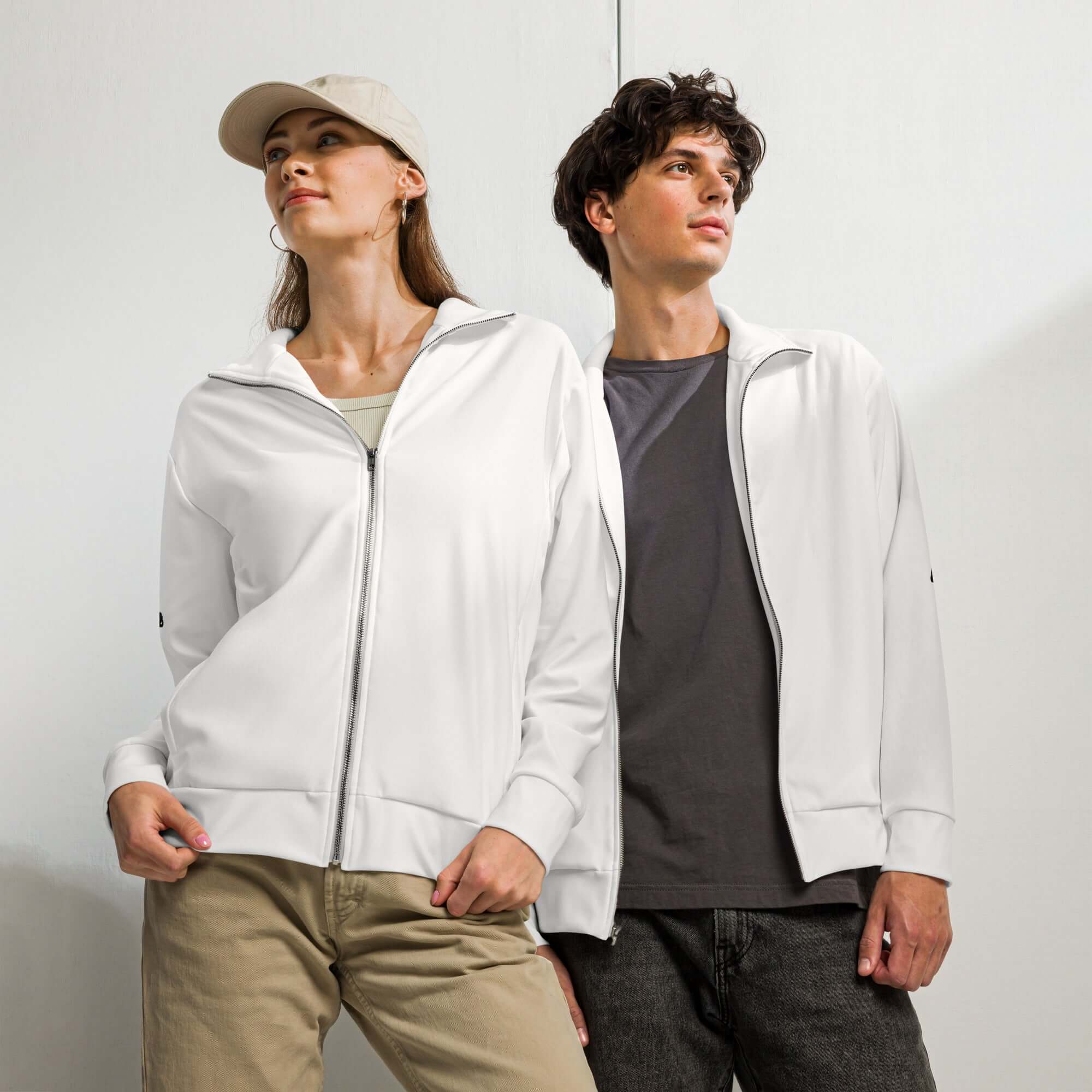 Unisex-Trainingsjacke N°1, perfect for workouts and daily wear, featuring a zip-up, fleece-lined design made from recycled materials.