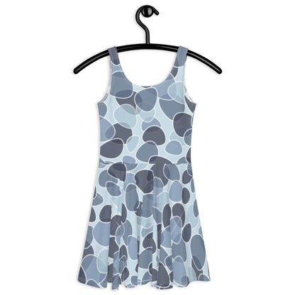 Skater-Kleid N°9 ärmelloses Design mit grauem Muster, eleganter ausgestellter Rock, weiches Material.