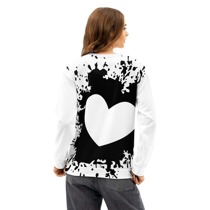 Unisex-Pullover aus Baumwolle mit Herzdesign, Rückansicht einer Person in lässigem Outfit